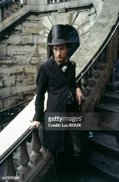 British actor David Thewlis on the set of the Belgian, British, and French film Total Eclipse, directed by Polish director Agnieszka Holland.