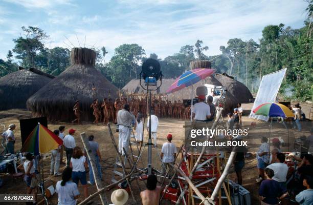 Venezuelan actress Patricia Velasquez and French actor Patrick Bruel on the set of the film Le Jaguar, directed by Francis Veber.