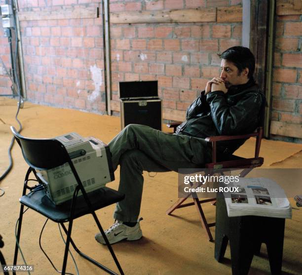 French actor and director Antoine de Caunes on the set of his film Les Morsures de l'Aube .