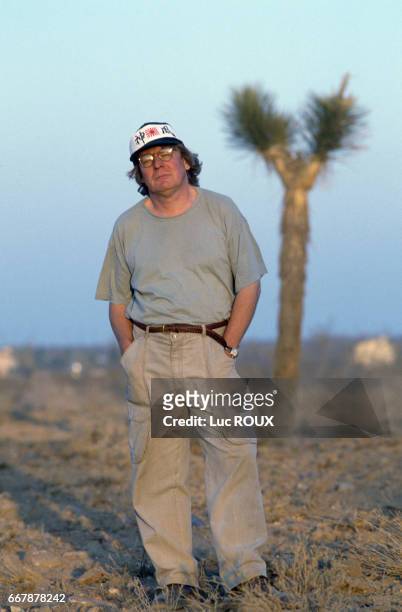 English director Alan Parker on the set of his film Comme See the Paradise.