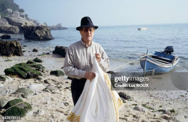 Portuguese director Manoel de Oliveira on the set of his film O Convento .