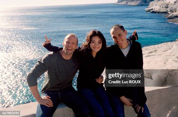 British actor Jason Statham, Taiwanese actress Shu Qi, and French director Louis Leterrier on the set of the film The Transportor, co-directed by...