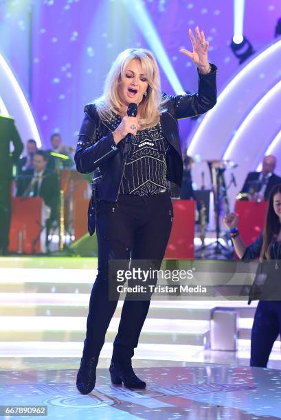 Bonnie Tyler performs during the show 'KULTHITS - Die Show mit 100% Livemusik' presented by Kim Fisher at Kongresshalle on April 12, 2017 in Leipzig,...