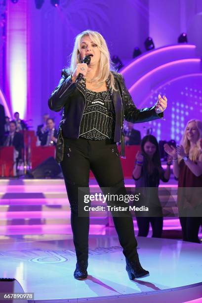 Bonnie Tyler performs during the show 'KULTHITS - Die Show mit 100% Livemusik' presented by Kim Fisher at Kongresshalle on April 12, 2017 in Leipzig,...