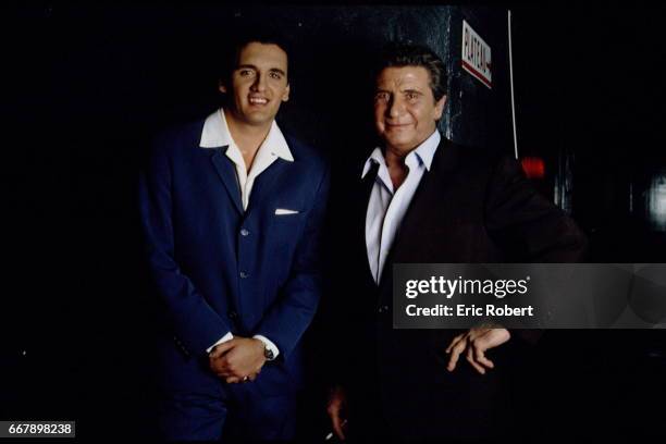 Dany Brillant et Gilbert Becaud dans les coulisses.