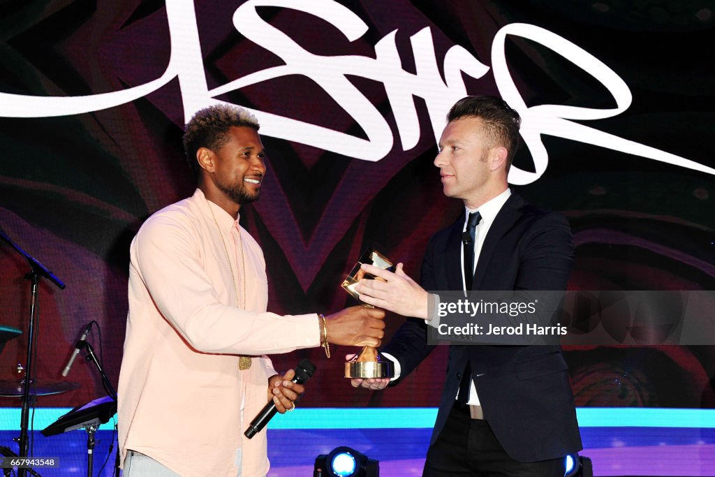 Usher and PTTOW! co-founder and CEO Roman Tsunder attend the 2017