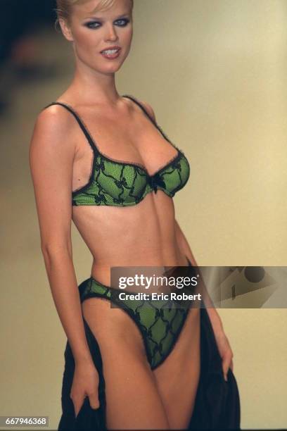 SPRING/SUMMER 96 READY-TO-WEAR: CHANTAL THOMASS