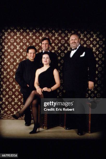 Azzedine Alaia, Paloma Picasso, Eric Thevenet et Gianfranco Ferre en photo studio.