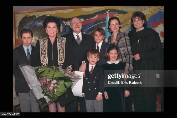 Mistislav Rostropovich with his wife Galine, his daughter Elena & her 4 childrens, & daughter Olga.