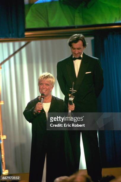 Christophe Malavoy gives the '7 d'or' for best series actress to Mimie Mathy.