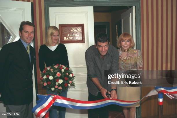 Messant, hotel director, Melanie Griffith, Antonio Banderas and the owner M. Barriere.