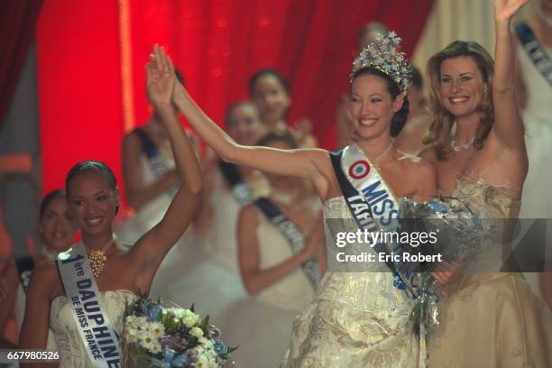 Miss Paris, who came second, Miss Tahiti (Miss France 1999 & Sophie Talmann .