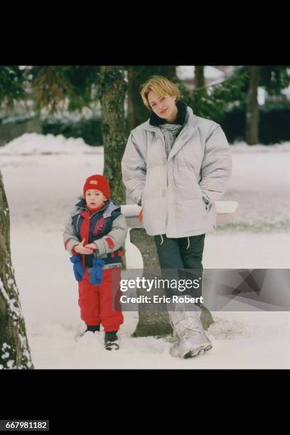 ALEXANDRA VANDERNOOT WITH HER SON AT GERARDMER