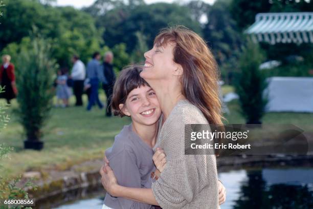 French actress Lou Doillon with her mother, British actress and singer Jane Birkin, on the set of the film Les Cent et Une Nuits de Simon Cinema, ,...