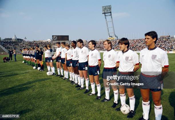 England line up before a fiendly International against Hungary at the Nepstadion on April 27, 1988 in Budapest, Hungary, from right to left, Gary...