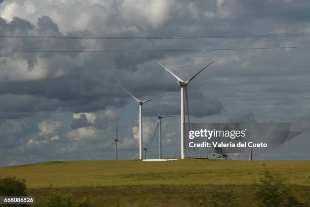 corredor de energia eólica - paisagem stock pictures, royalty-free photos & images
