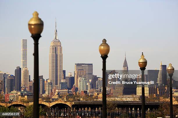 midtown manhattan skyline - chrysler building stock pictures, royalty-free photos & images