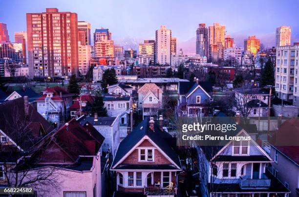 west end neighborhood on vancouver, british columbia, canada - vancouver canada foto e immagini stock