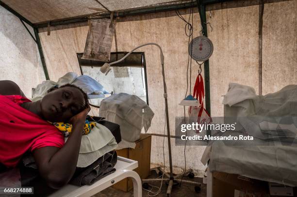 South-Sudan, Mingkaman in Lake State. UNFPA facility with pregnant mother on labour. The facility is deliviring an avarage of 15 babies per week. The...