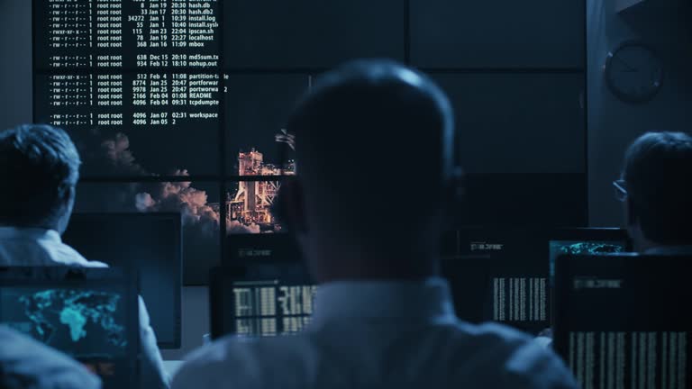 https://media.gettyimages.com/id/668325386/video/group-of-people-in-mission-control-center-filled-with-displays-celebrating-successful-rocket.jpg?b=1&s=640x640&k=20&c=SQOjfenH26iYn-rovbF7Bd23olBmPd7H0RhApkCf9AY=
