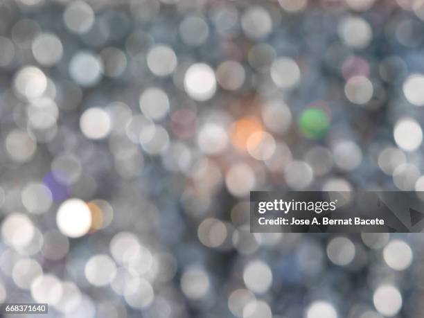 close-up of defocused light in the shape of circles - simetría stock-fotos und bilder