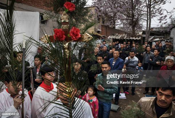 Procession In China Altar In Procession Photos and Premium High Res Pictures - Getty Images