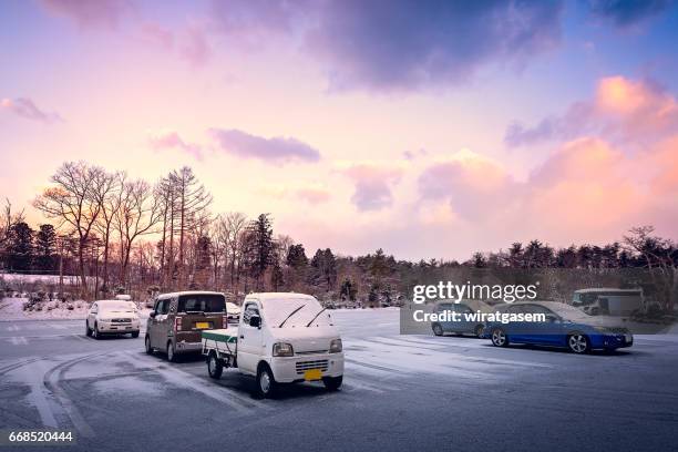 snow covered car - prefectura de iwate fotografías e imágenes de stock