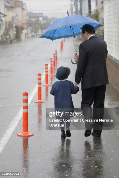 kindergarten entrance ceremony day - 幼稚園 stockfoto's en -beelden