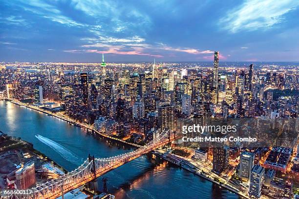 aerial of midtown manhattan at dusk, new york, usa - クイーンズボロ橋 ストックフォトと画像
