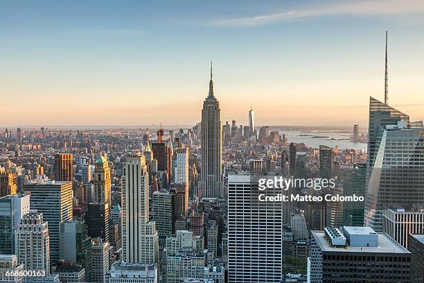 empire state building and skyline, new york, usa - stadtsilhouette stock-fotos und bilder