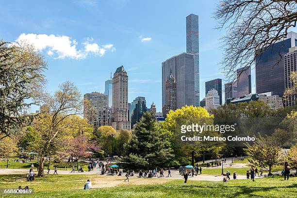 central park in springtime, new york city, usa - new york spring spectacular stock-fotos und bilder