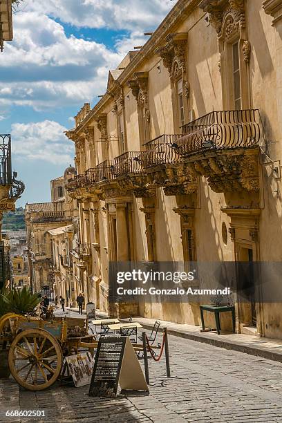 palazzo nicolaci di villadorata in noto - noto sicília imagens e fotografias de stock