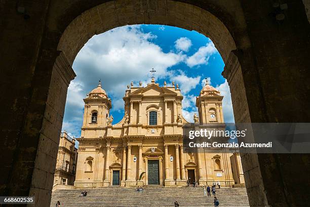 san nicolo cathedral in noto. - noto fotografías e imágenes de stock