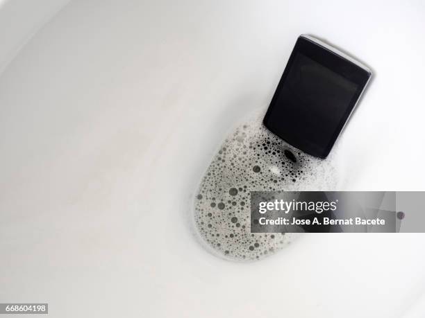 smart mobile phone dropped in toilet - caer stockfoto's en -beelden