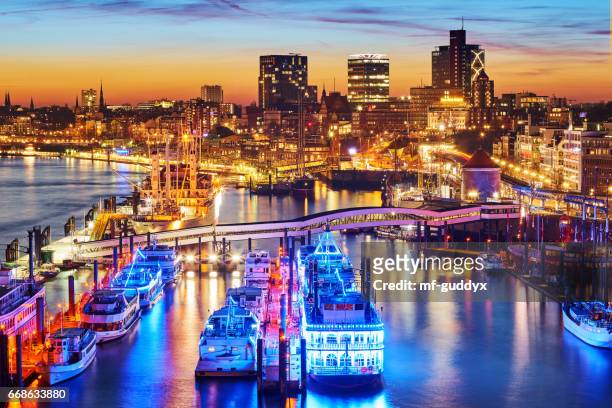 hamburg harbour, elbe river by night - stadtsilhouette stock pictures, royalty-free photos & images