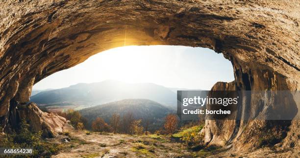 karst-fenster - grotte stock-fotos und bilder
