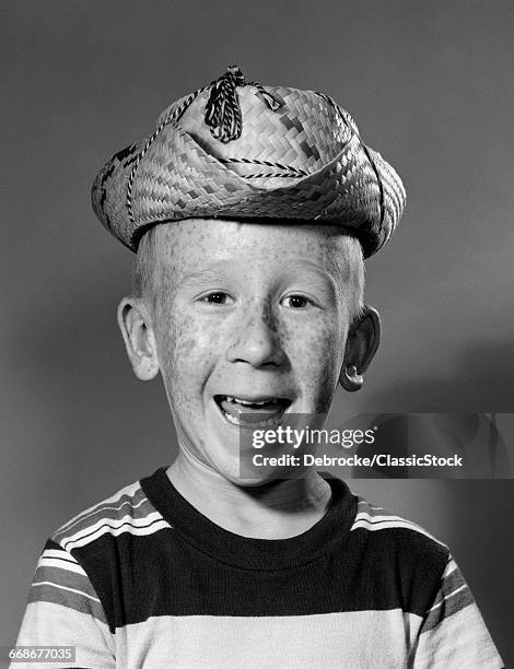 1950s SMILING GOOFY FRECKLE FACED BOY WEARING SILLY TOO SMALL STRAW COWBOY HAT