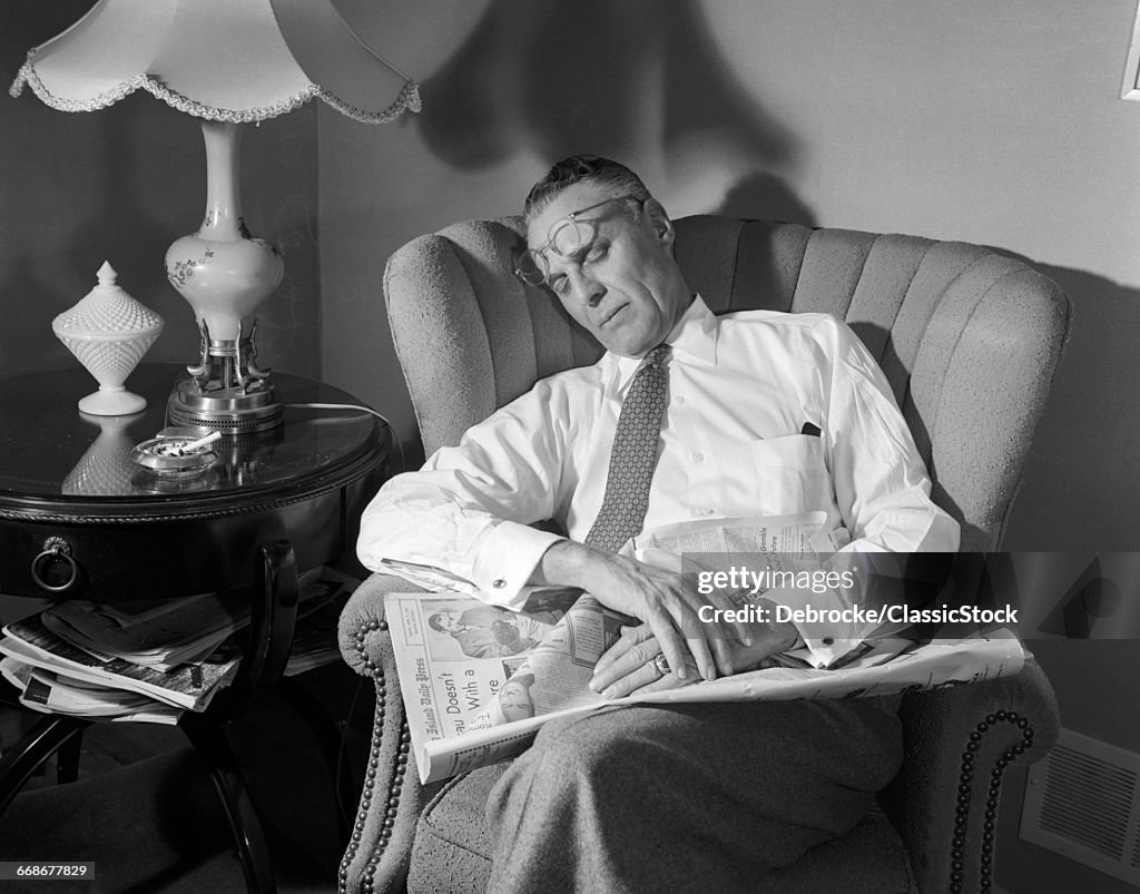 1950s MIDDLE AGED MAN...
