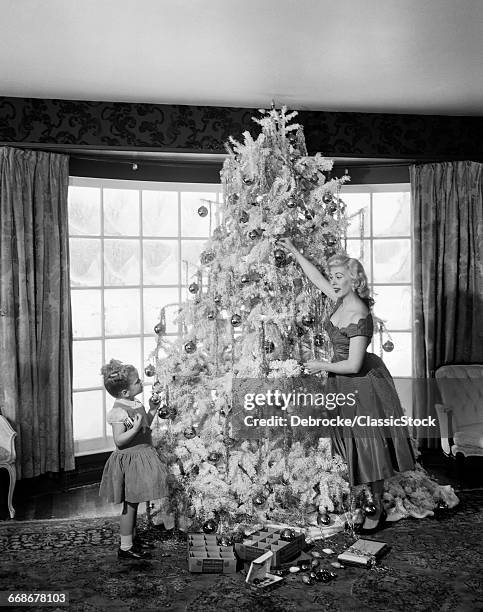 1950s MOTHER AND DAUGHTER DECORATING CHRISTMAS TREE ORNAMENTS