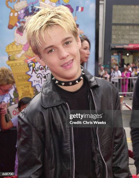 Performer Aaron Carter arrives at the premiere of Paramount's "Rugrats in Paris - The Movie" November 5, 2000 at Mann's Chinese Theatre in Hollywood,...