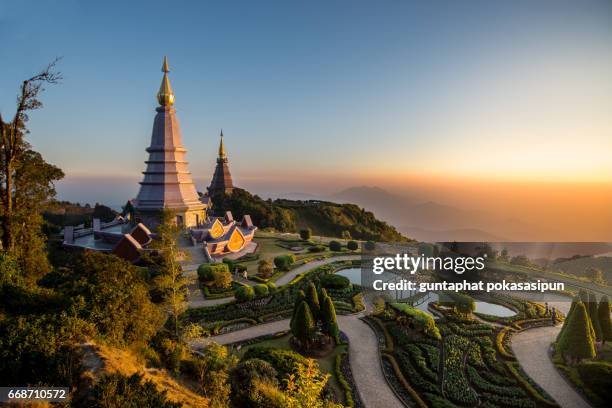 monastery on top of the montain - thai imagens e fotografias de stock