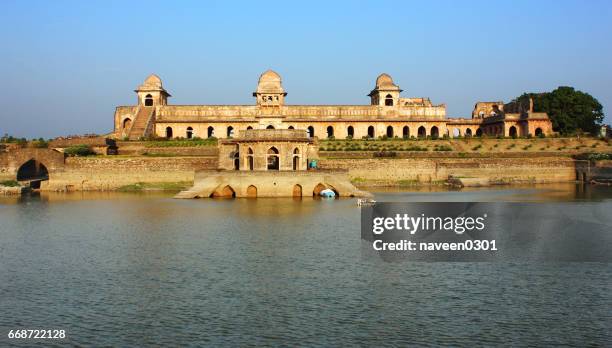 jahaz mahal/ship palace  in mandu, india - madhya pradesh stock pictures, royalty-free photos & images