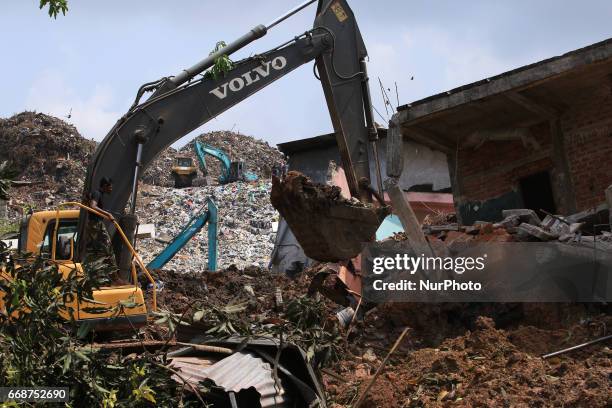 Sri Lankan Army personal use heavy machinery during rescue operations at the collapsed garbage mountain in Colombo, Sri Lanka 15 April 2017. A large...