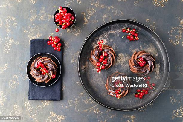 mini chocolate cakes with red currants - currant stock pictures, royalty-free photos & images