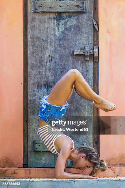 young woman doing yoga, shirshasana - shirshasana stock pictures, royalty-free photos & images