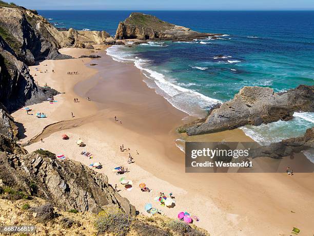 portugal, alentejo, zambujeira do mar, praia dos alteirinhos - alentejo stockfoto's en -beelden