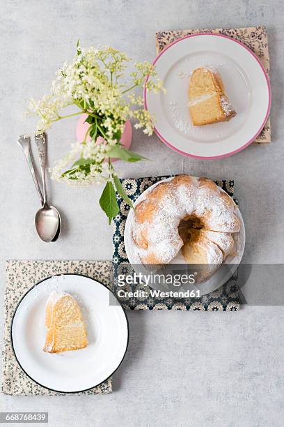 ring cake filled with elderflower cream - kugelhopf foto e immagini stock