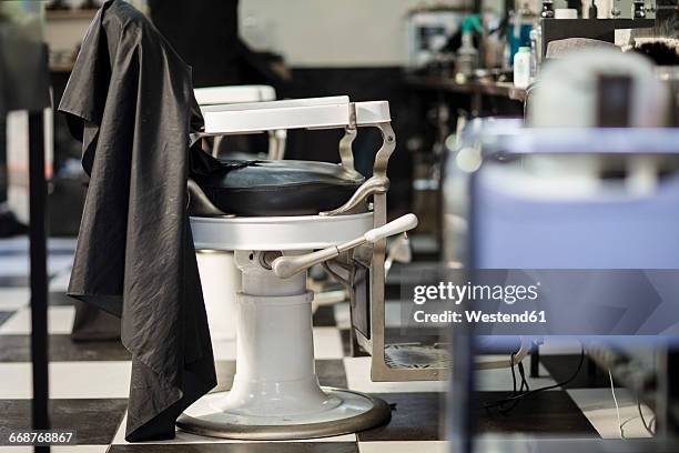 empty customers seat at barbershop - 美容室　椅子 ストックフォトと画像