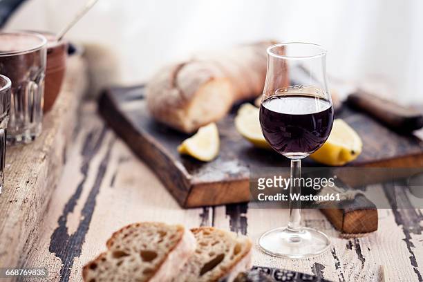 glas of fortified wine and bread - portwein stock-fotos und bilder