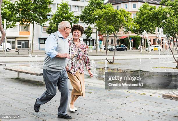 happy senior couple having fun together - veralbern stock-fotos und bilder